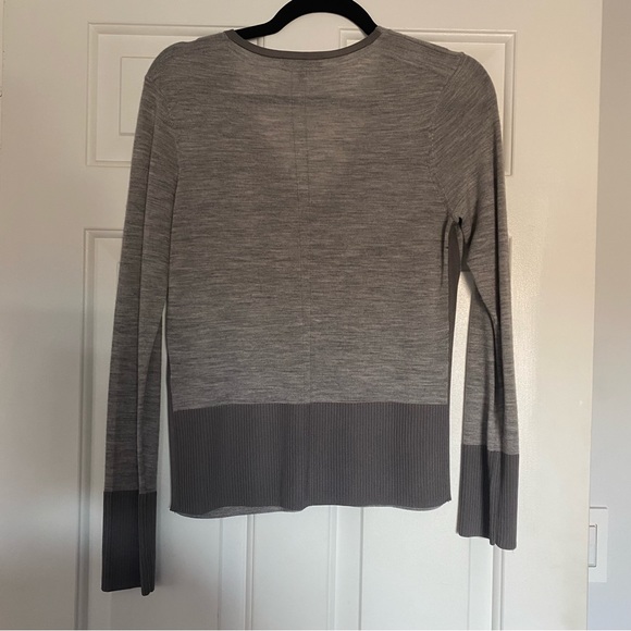 Rag & Bone wool silk blend v neck grey gray sweater size small trim detail - Picture 3 of 8